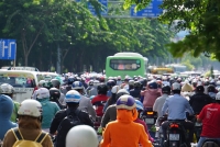 nguoi dan ong boi song 2km di lam moi ngay thay vi su dung phuong tien giao thong duong bo