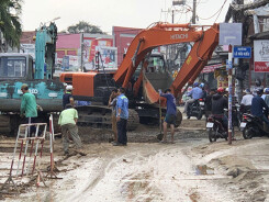 TP HCM: Một 'ông kẹ' ngang nhiên chiếm đường Nguyễn Thị Định, quận 2