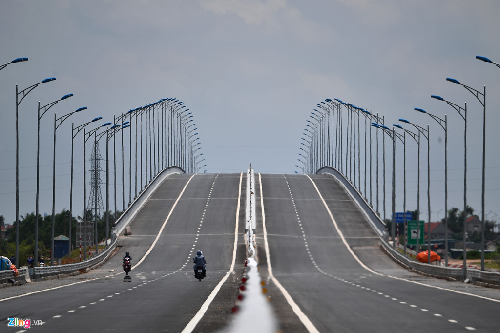 toan canh cao toc rut ngan 50 km duong tu ha noi toi ha long