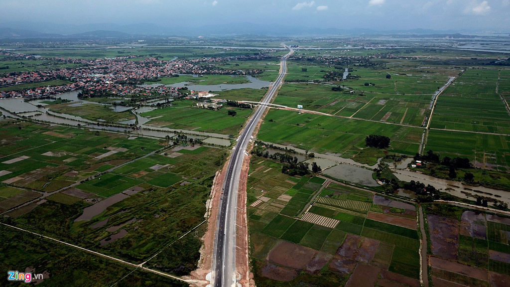 toan canh cao toc rut ngan 50 km duong tu ha noi toi ha long