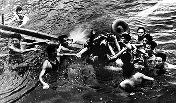 chiec mu phi cong luu lac 14 the ky tai viet nam cua thuong nghi sy john mccain
