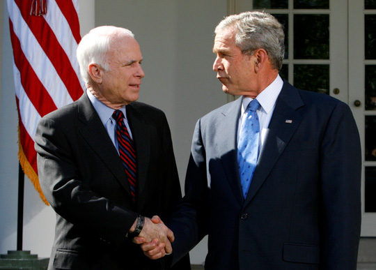 ong john mccain muon doi thu doc dieu van tai dam tang minh