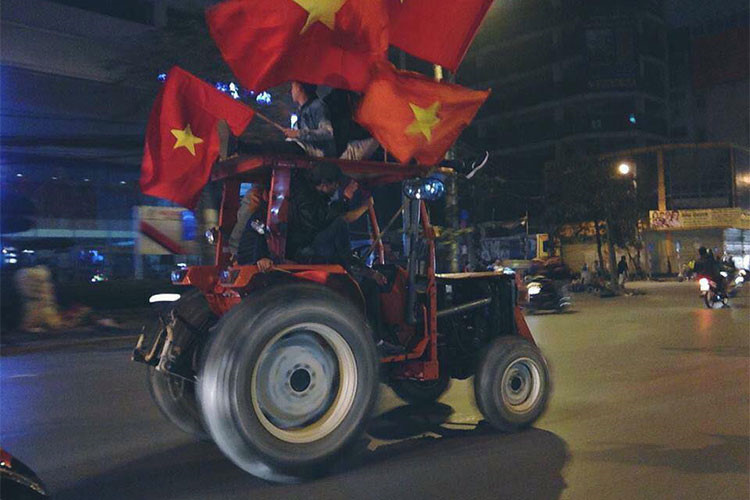 dan xe hang doc trang dem co vu viet nam vo dich