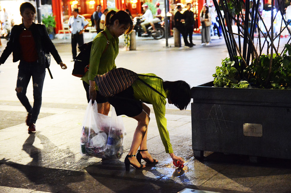 sau chien thang cua olympic viet nam nguoi sai gon cam cui nhat rac