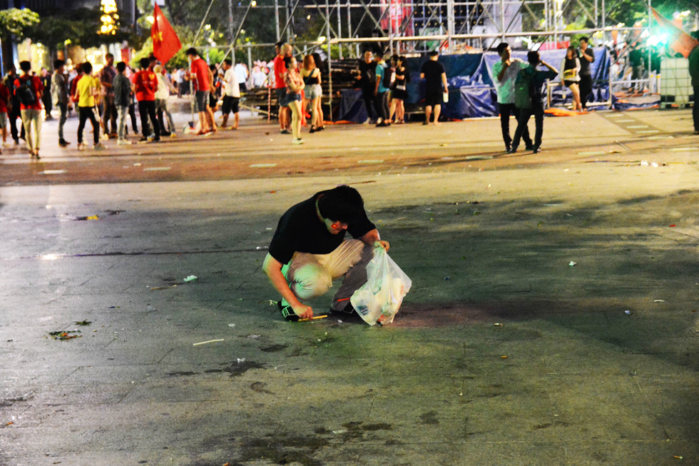 sau chien thang cua olympic viet nam nguoi sai gon cam cui nhat rac