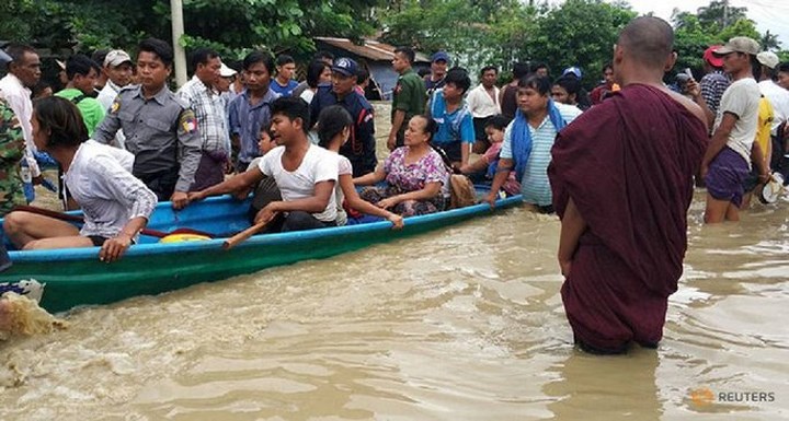 video anh vo dap o myanmar hon 100 ngoi lang chim trong bien nuoc