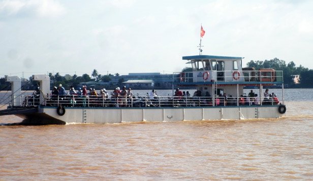 dien bien moi vu be gai lot pha roi xuong song hau tu vong