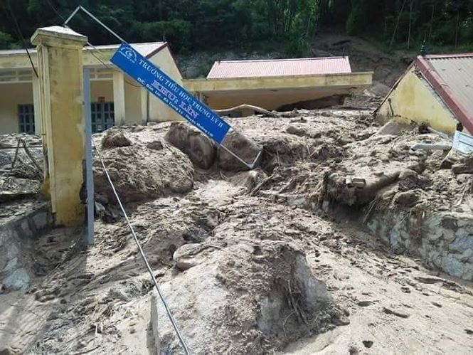 hinh anh mua lu tan pha khung khiep o muong lat