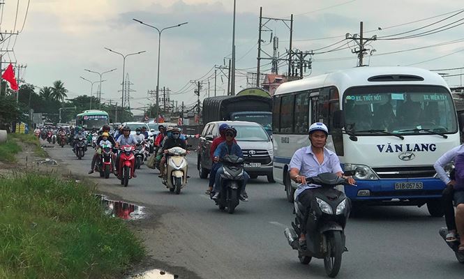 nguoi dan un un tro lai sai gon sau le
