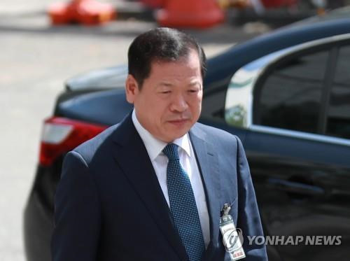 tuong hq bi bat vi theo doi trai phep gia dinh nan nhan pha sewol