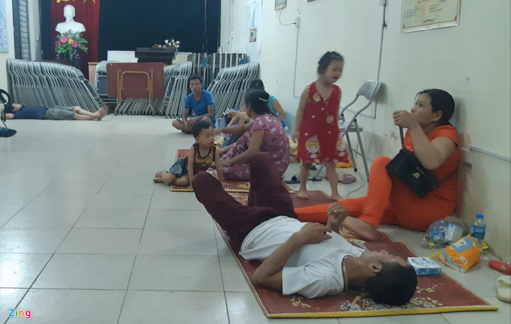 bac hiep khung day nha bac chay het roi