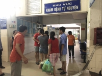 bac hiep khung day nha bac chay het roi