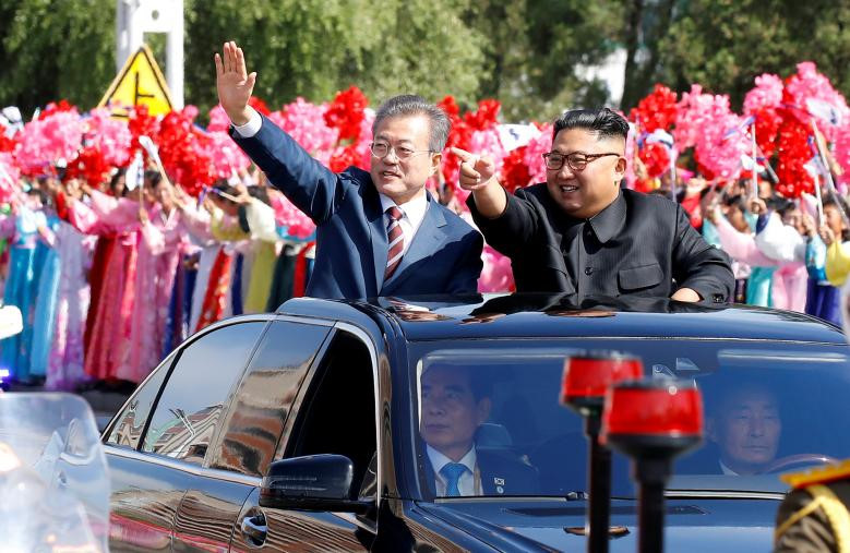 nhung khoanh khac sau ngay gap dau giua ong moon va kim jong un