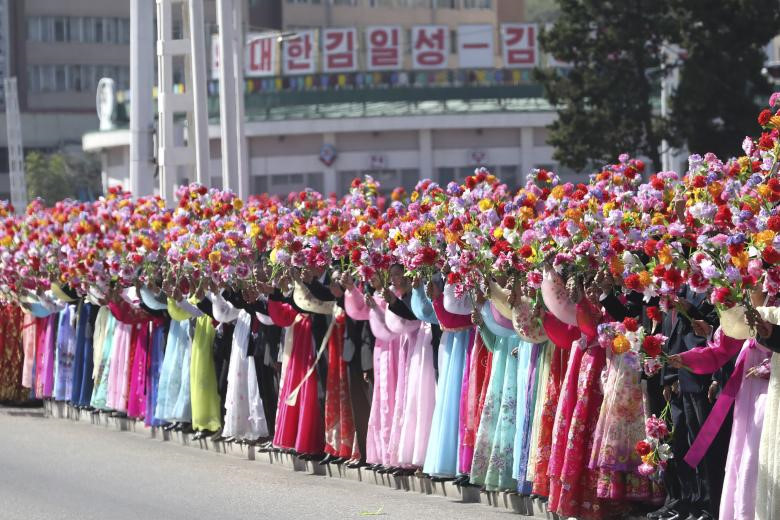 nhung khoanh khac sau ngay gap dau giua ong moon va kim jong un