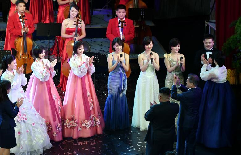 nhung khoanh khac sau ngay gap dau giua ong moon va kim jong un