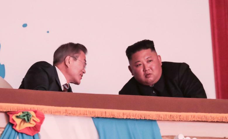 nhung khoanh khac sau ngay gap dau giua ong moon va kim jong un