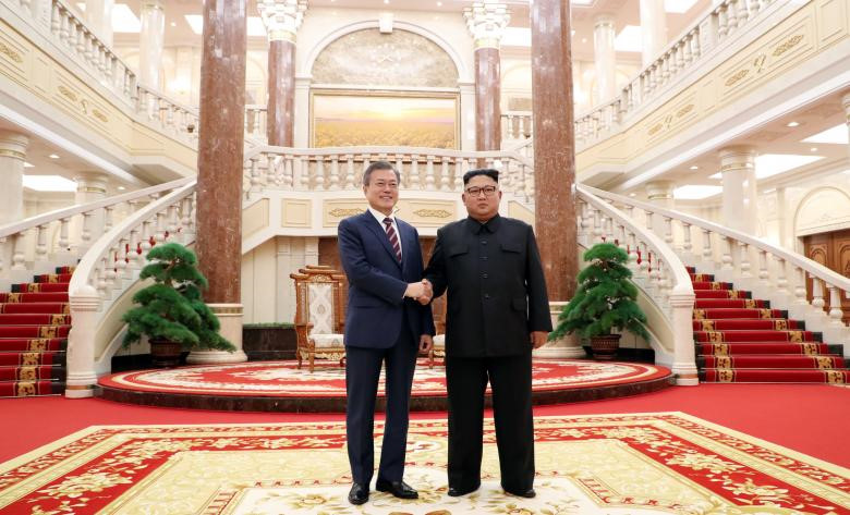 nhung khoanh khac sau ngay gap dau giua ong moon va kim jong un