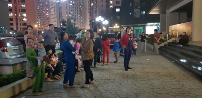 di tieu giua sanh thang may phat co gai don ca ham chung cu