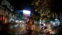 video clip tai xe thoat chet hi huu khi oto bi xe khac no lop tong