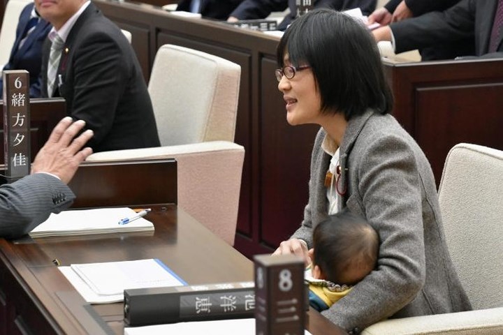 anh cac nu nghi si cham con nho giua nghi vien chau au va lhq