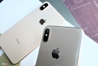 nam thanh nien leo mai nha vao cua hang fpt trom 14 iphone x