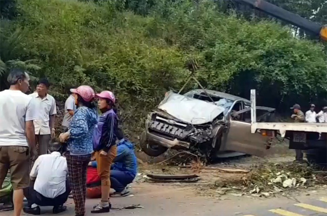 o to lao vao vach nui hai can bo cong an thuong vong