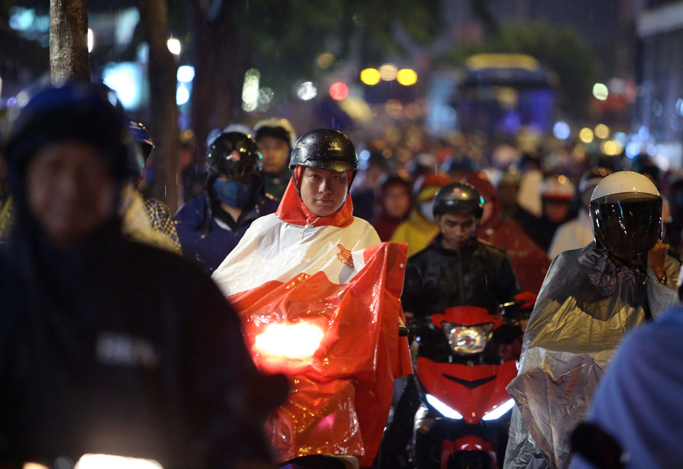 mua chieu tan tam nguoi sai gon chon chan dai 2 km o dai lo pham van dong