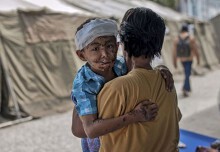 Tin nóng trong ngày 5/10: Bé gái sống sót thần kỳ sau sóng thần, động đất; Tổng thống Philippines đề cập bệnh ung thư