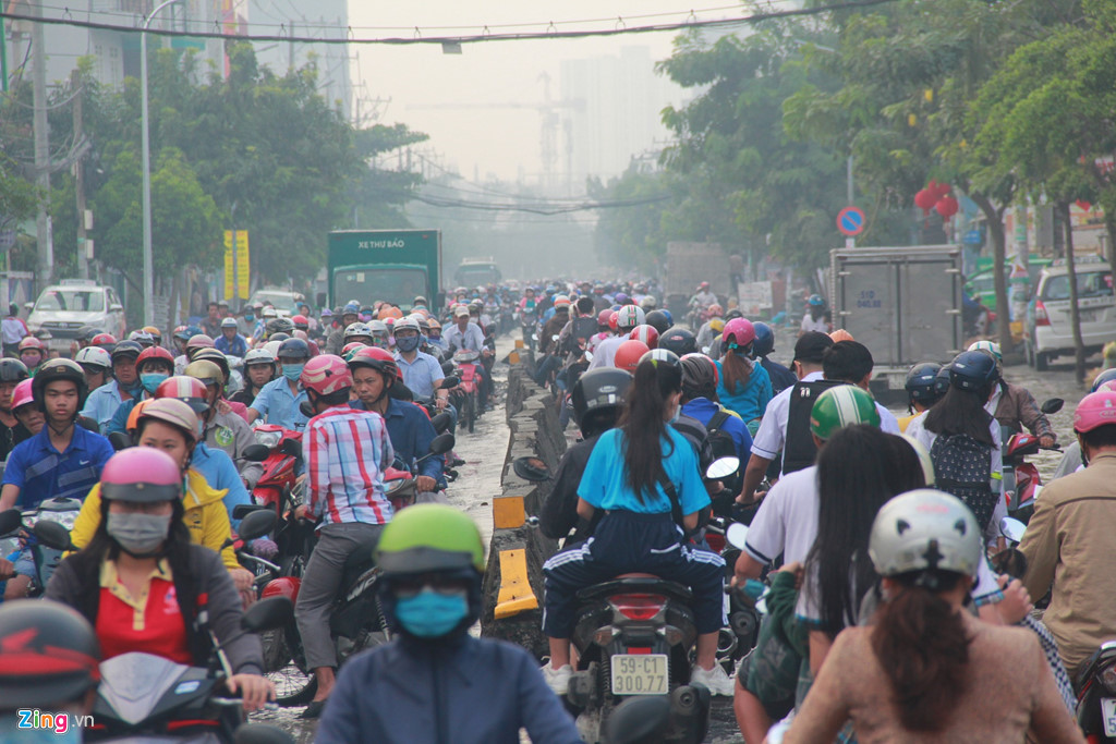 sai gon ngap nang sang dau tuan hoc sinh uot sung den truong