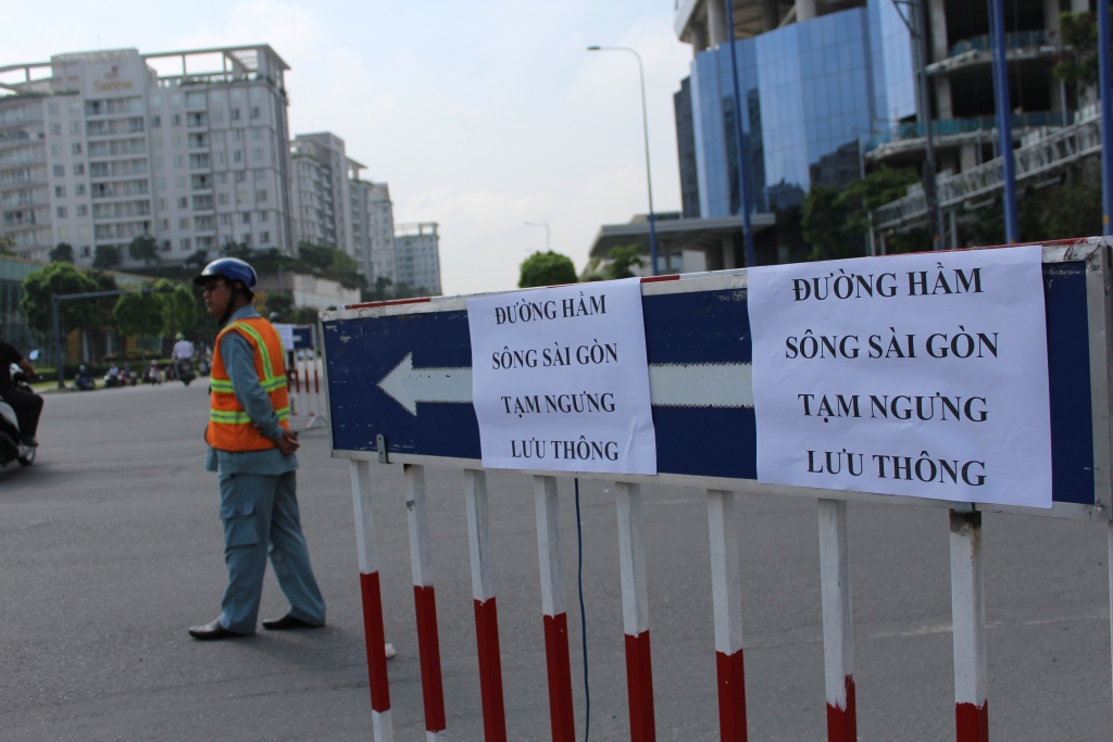 sap gian giao ham thu thiem giao thong hon loan nguoi dan chat vat tim duong trong gio cao diem