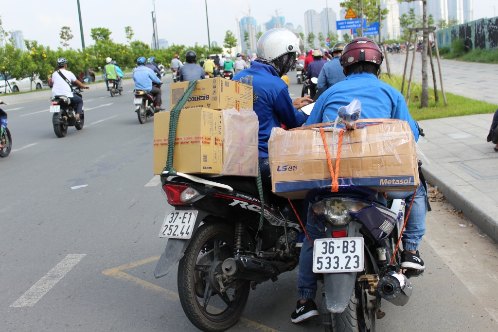 sap gian giao ham thu thiem giao thong hon loan nguoi dan chat vat tim duong trong gio cao diem
