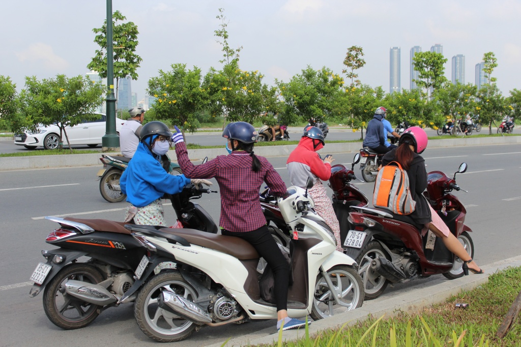 sap gian giao ham thu thiem giao thong hon loan nguoi dan chat vat tim duong trong gio cao diem
