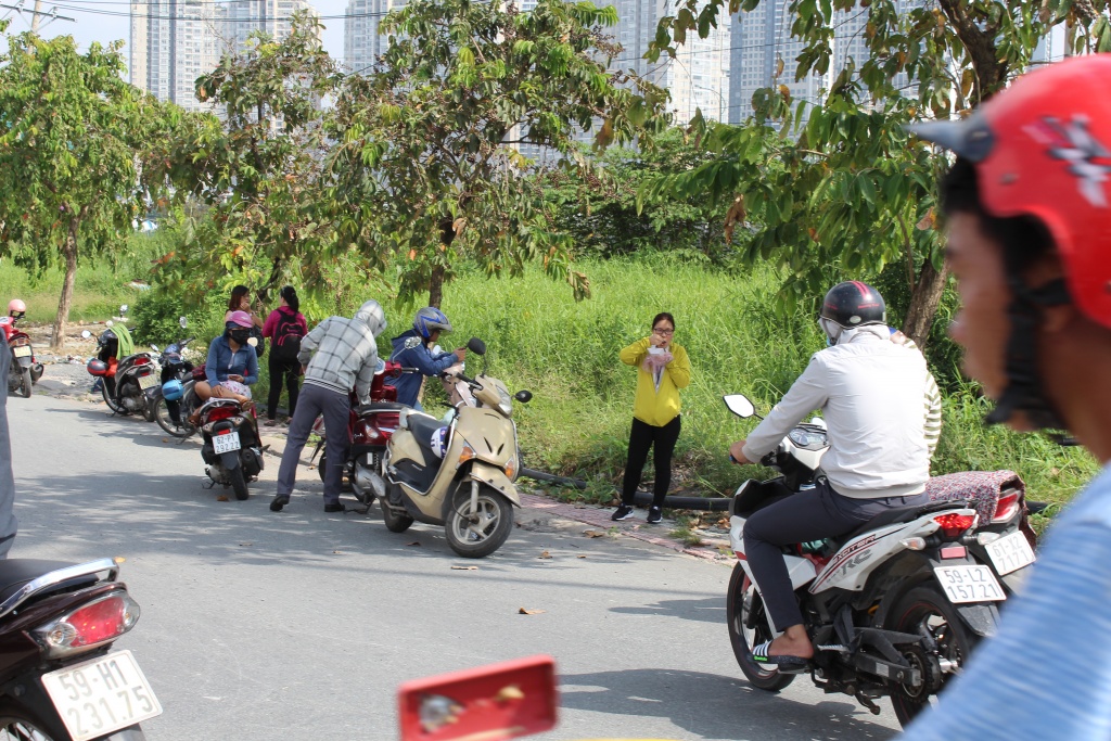 sap gian giao ham thu thiem giao thong hon loan nguoi dan chat vat tim duong trong gio cao diem