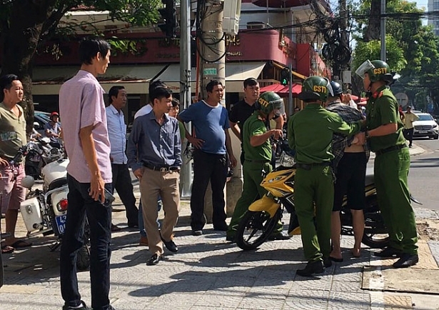 tin nong trong ngay 2610 cu ba 100 tuoi bi hiep dam doi nam nu dap nga canh sat