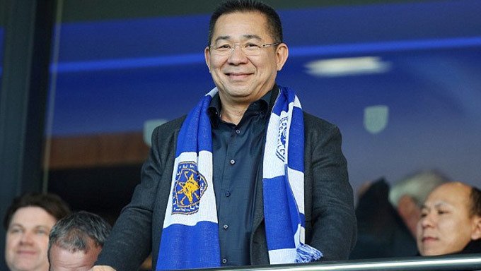 chan dung ti phu co truc thang no tung ben ngoai san nha leicester city