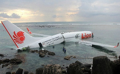 vu tai nan ki dieu cua lion air may bay cua roi xuong bien gay doi nhung khong ai thiet mang