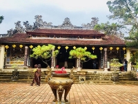 bi an hai vi su ngoi thien trong thap mo co the bat hoai o thuong tin