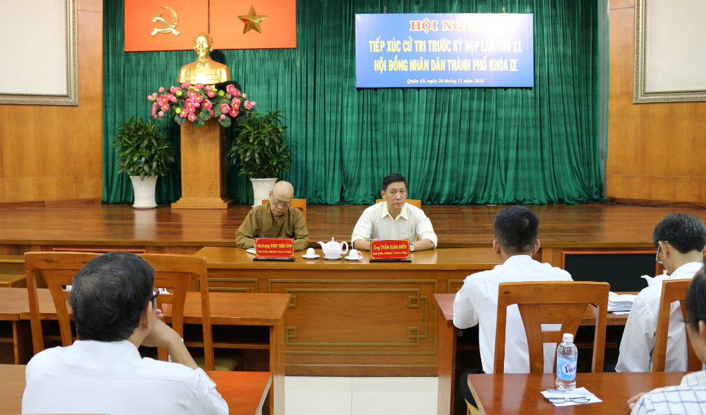 ong tat thanh cang vang mat tai buoi tiep xuc cu tri quan 10