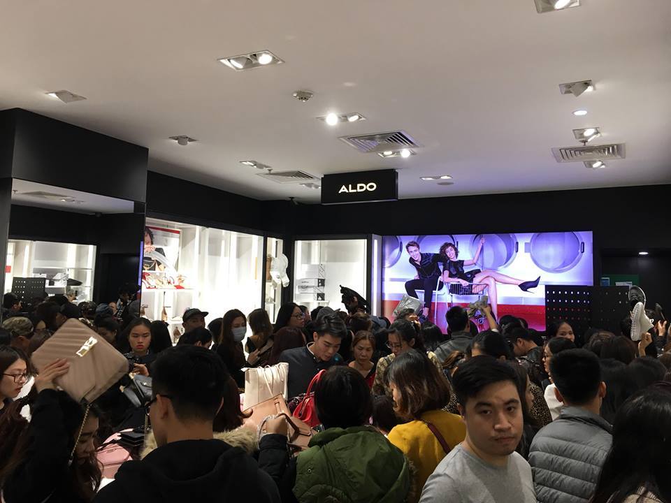 black friday quy co thi nhau truon bo qua cua hep giat do hieu