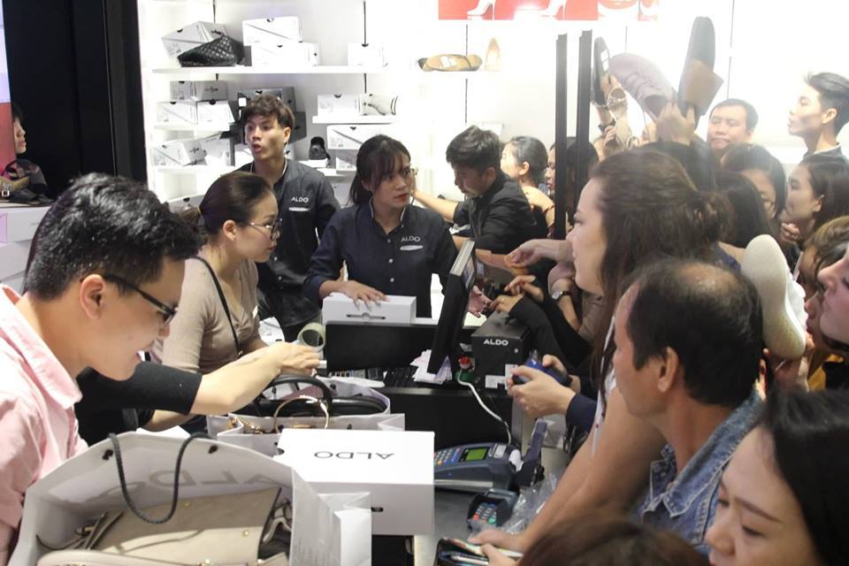 black friday quy co thi nhau truon bo qua cua hep giat do hieu