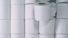 Cụ ông Nhật Bản bị phạt nặng vì lấy trộm 1 cuộn giấy vệ sinh