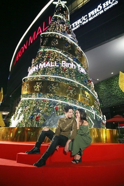 top nhung trung tam thuong mai tai tp hcm trang tri noel 2018 dep lung linh thich hop de song ao