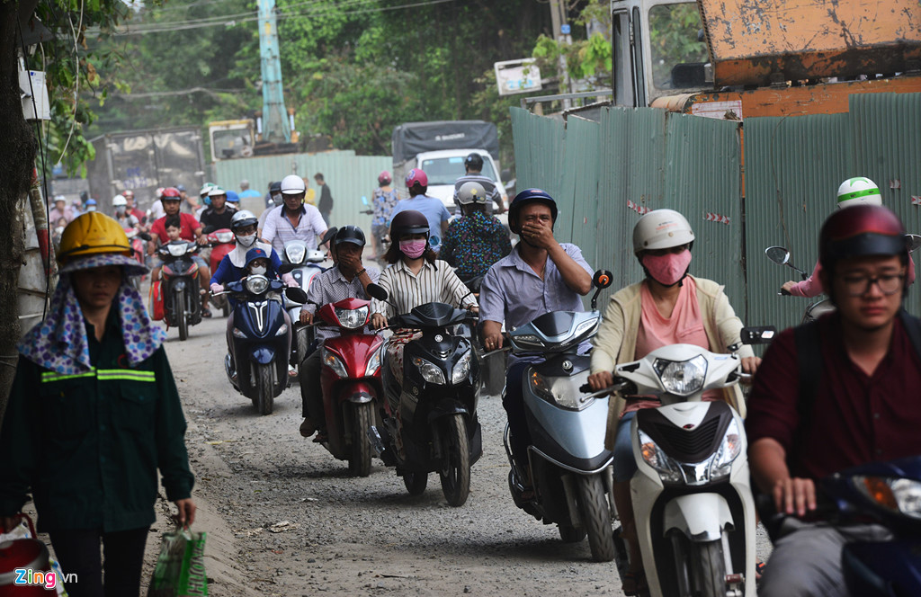 cuoi nam lo cot lai moc len khap duong sai gon