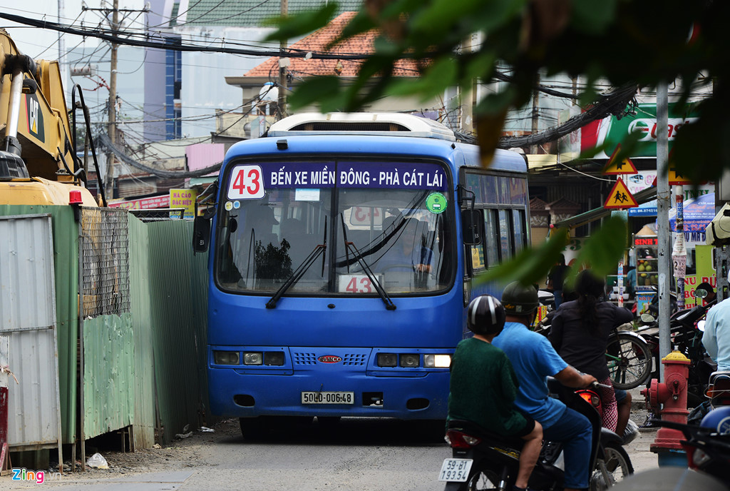 cuoi nam lo cot lai moc len khap duong sai gon
