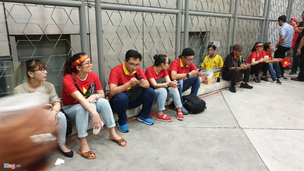Báo Malaysia đưa tin CĐV Việt Nam không có chỗ ngồi trên khán đài Bukit Jalil bao malaysia dua tin cdv viet nam khong co cho ngoi tren khan dai bukit jalil