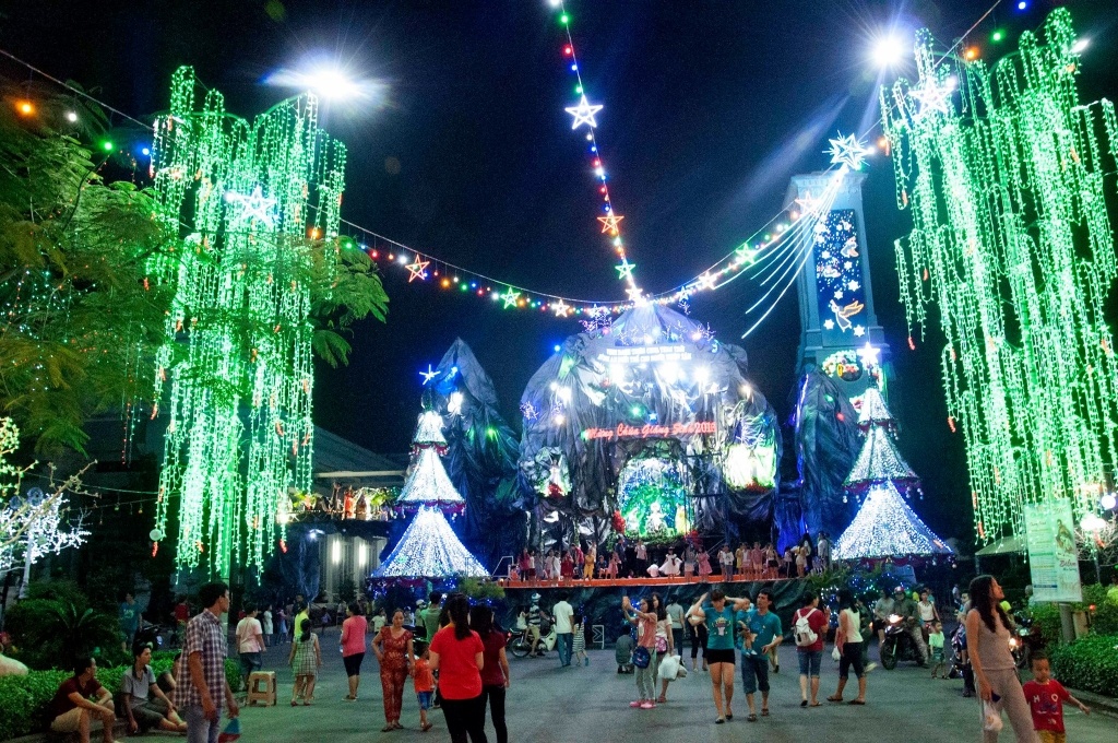 diem danh nhung khu pho vui nhat mua noel 2018 o sai gon