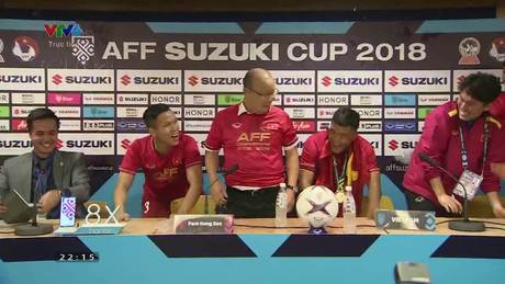 cau thu viet nam pha buoi hop bao cua thay park aff cup 2018
