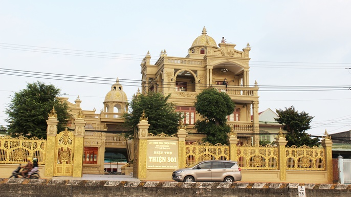 can canh biet thu cu gia trieu usd bo hoang giua trung tam tp hcm