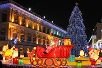ong gia noel xam tro day minh di phat qua dem giang sinh
