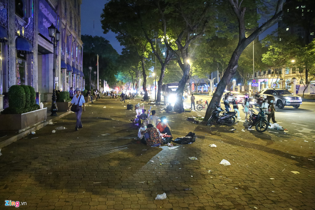 duong pho sai gon ha noi ngap rac dem giang sinh